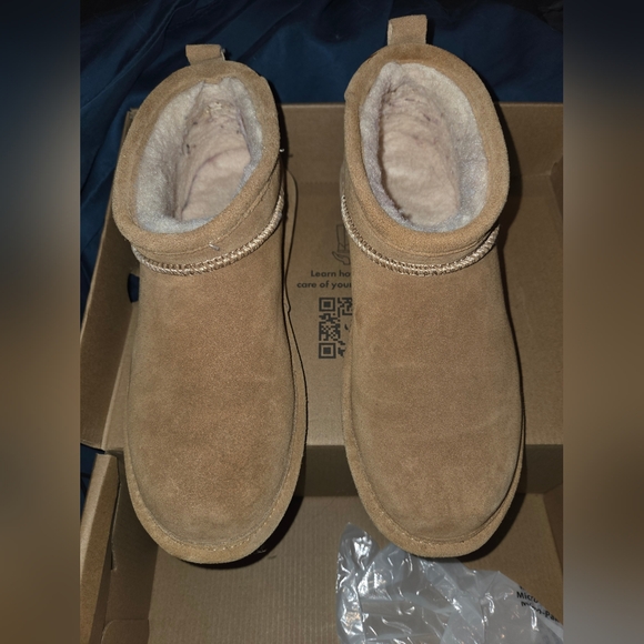 Bear Paw Short Booties - Picture 1 of 8